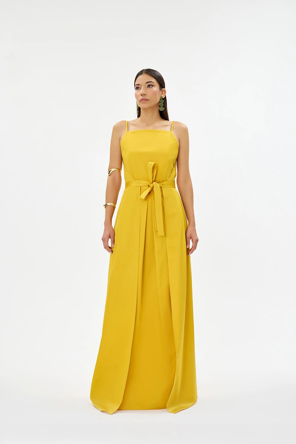 BELVOIR %100 Pamuk Elbise - Sarı | Sarı tonlarında BELVOIR elbise, %100 pamuk saten dokusuyla ferah bir his sunar. Hafif yapısıyla yaz aylarına uyum sağlar, özel anlarda şıklık katar.