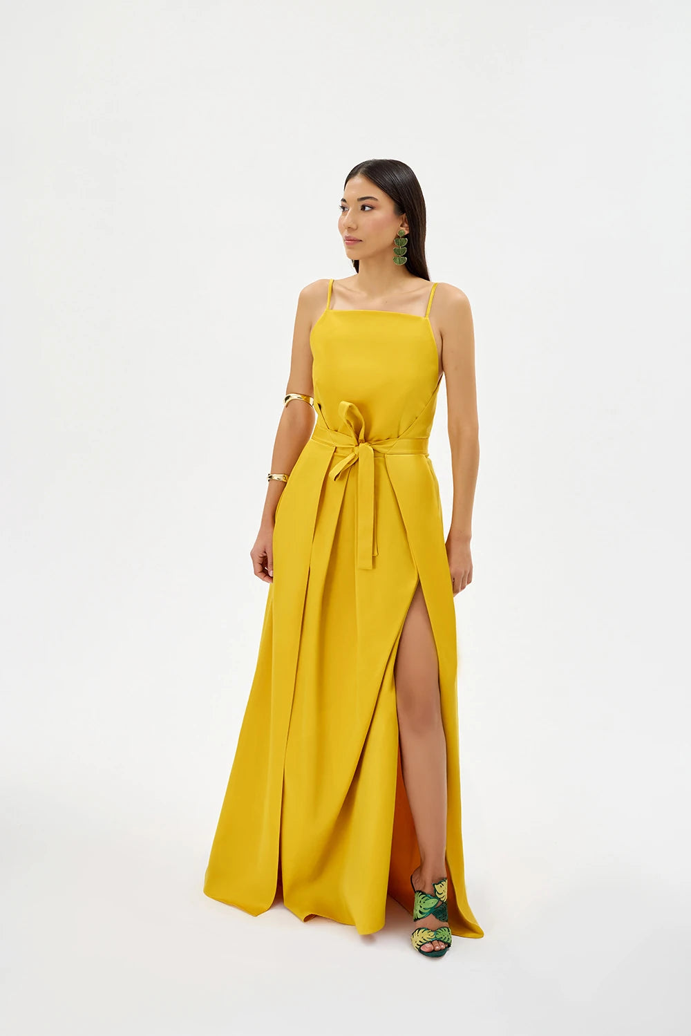 BELVOIR %100 Pamuk Elbise - Sarı | Sarı tonlarında BELVOIR elbise, %100 pamuk saten dokusuyla ferah bir his sunar. Hafif yapısıyla yaz aylarına uyum sağlar, özel anlarda şıklık katar.