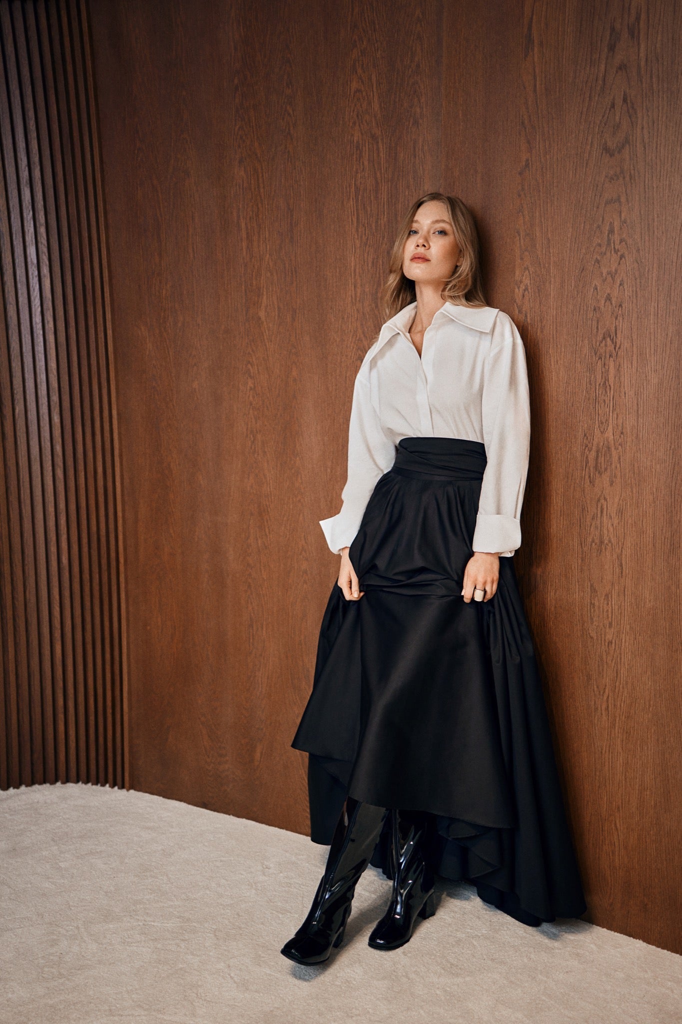 CAVELLA %100 Pamuk Etek - Siyah | Zamansız çizgide, %100 pamuk siyah etek. Dolgun siluet, konforlu lastik detay ve iç astarla gün boyu ferahlık sunar.