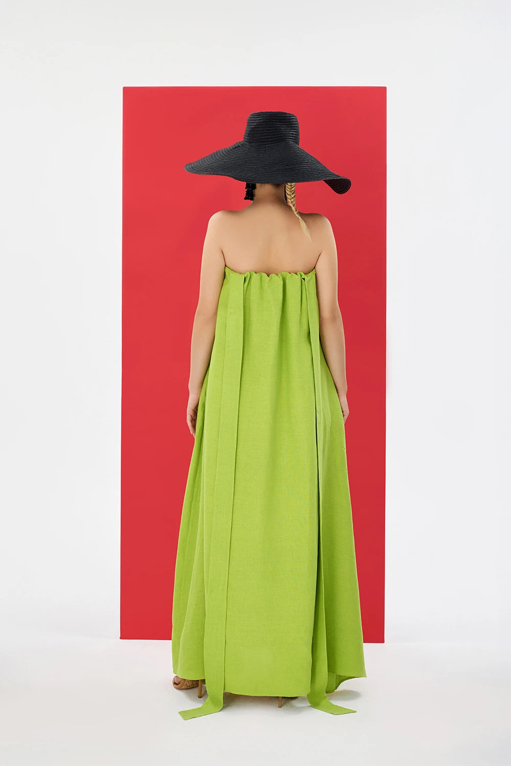 ELIANA %100 Keten Elbise - Yeşil | %100 keten ELIANA elbise, ayarlanabilir askıları ve hafifliğiyle yaz aylarında ferahlık sunar. Straplez tasarımıyla şıklığı yakalayın.