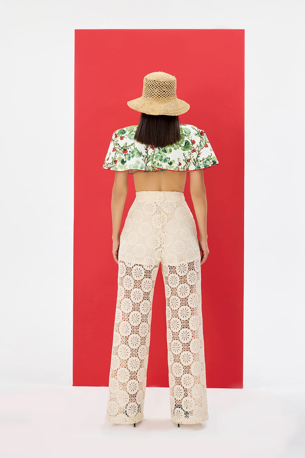 ZEPHYRA Pantolon - Bej | ZEPHYRA krose pantolon, havadar yapısı ve bej rengiyle yaz aylarında konfor sunar. Gün boyu rahat, sade ve şık bir tercih.