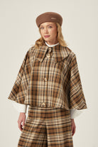 TARTAN Pelerin - Ekose | Büyük yaka detaylı, astarlı Tartan Ekose Pelerin. Tek beden, rahat duruş. Sonbahar/Kış kombinlerini sofistike bir dokunuşla tamamlayın.