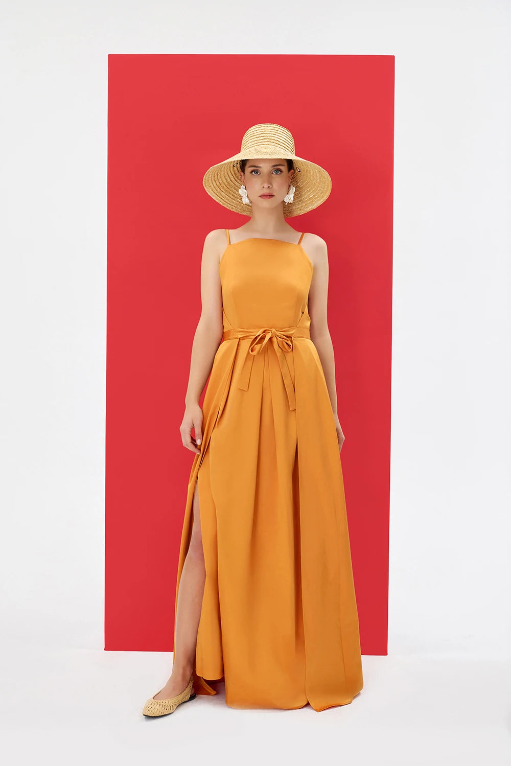 BELVOIR %100 Pamuk Elbise - Turuncu | BELVOIR elbise: Turuncu, %100 pamuk saten konforu. Hem gündüz hem gece için ideal. Ayarlanabilir tasarımıyla kişisel stilinizi tamamlayın.