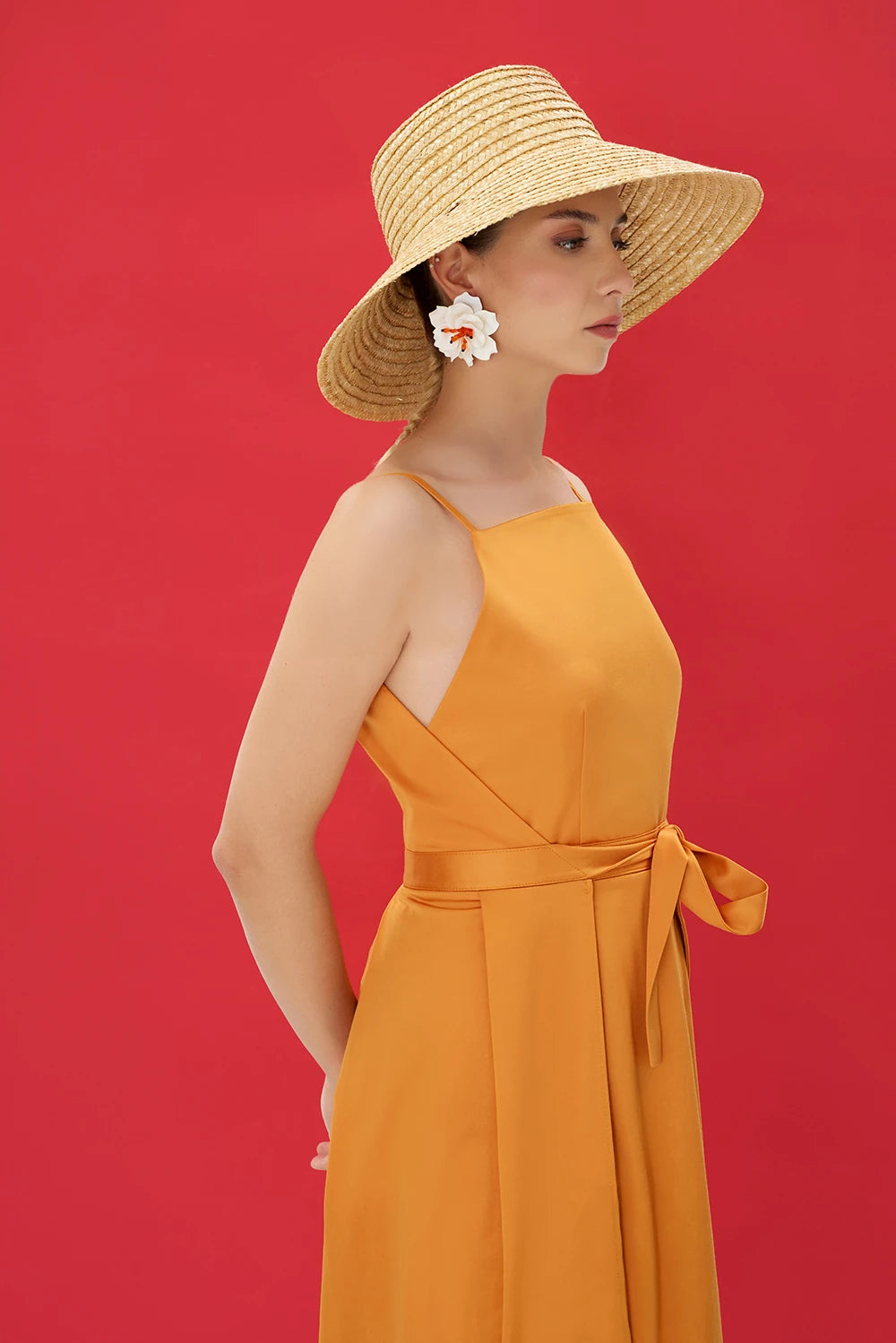 BELVOIR %100 Pamuk Elbise - Turuncu | BELVOIR elbise: Turuncu, %100 pamuk saten konforu. Hem gündüz hem gece için ideal. Ayarlanabilir tasarımıyla kişisel stilinizi tamamlayın.