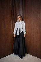 CAVELLA %100 Pamuk Etek - Siyah | Zamansız çizgide, %100 pamuk siyah etek. Dolgun siluet, konforlu lastik detay ve iç astarla gün boyu ferahlık sunar.