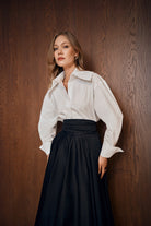 CAVELLA %100 Pamuk Etek - Siyah | Zamansız çizgide, %100 pamuk siyah etek. Dolgun siluet, konforlu lastik detay ve iç astarla gün boyu ferahlık sunar.