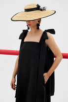 ELIANA %100 Keten Elbise - Siyah | ELIANA, %100 keten, straplez elbise. Hafifliğiyle yazın ferahlık sunar. Ayarlanabilir askılarıyla çok yönlü şıklık. Zamansız bir parça.