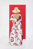 FIORINA %100 Pamuk Elbise - Şakayık | %100 pamuk FIORINA elbise, şakayık deseni ve balon kol formuyla yaz stilinizi yükseltir. Rahat kesimle gün boyu ferah ve şık kalın.