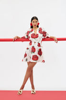 LIORA %100 Keten Elbise - Gül Desenli | %100 doğal keten ve gül deseniyle LIORA elbise, hafifliği ve konforu hissettirir. Truvakar kol ve net kesimiyle her an şıklık sağlar.