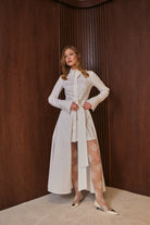 ZARELA %100 Pamuk Gömlek Elbise - Beyaz | ZARELA Gömlek Elbise, %100 pamuk yapısıyla ferah bir his sunar. Çift yaka detayı ve uzun kollarıyla yaz stilinizi şık bir şekilde tamamlar.