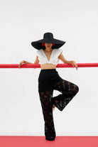 ZEPHYRA Pantolon - Siyah | ZEPHYRA pantolon, %52 pamuk karışımıyla ferah ve konforlu. Şehirden akşam planlarına uyum sağlar. Siyah rengiyle her anınıza eşlik eder.