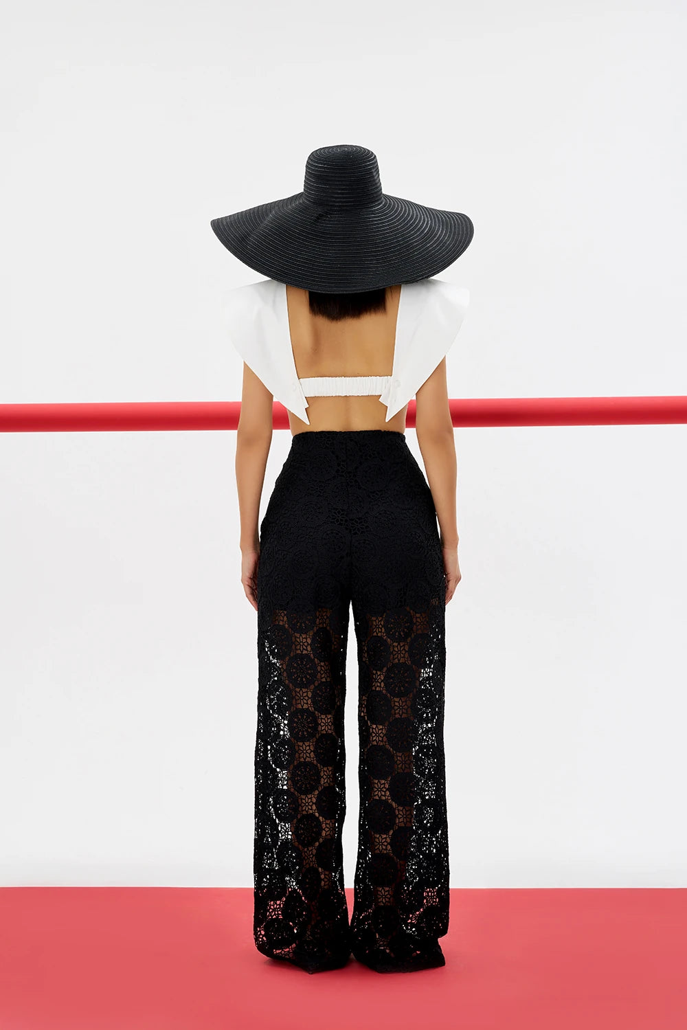 ZEPHYRA Pantolon - Siyah | ZEPHYRA pantolon, %52 pamuk karışımıyla ferah ve konforlu. Şehirden akşam planlarına uyum sağlar. Siyah rengiyle her anınıza eşlik eder.