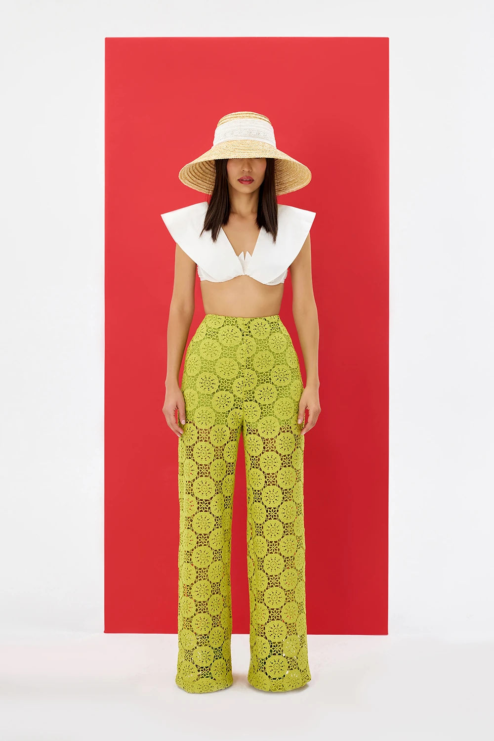 ZEPHYRA Pantolon - Yeşil | Havadar krose doku ve düz kesimiyle ZEPHYRA pantolon, yeşil rengiyle güçlü bir görünüm sunar. İç astarlı yapısıyla gün boyu rahatlık sağlar.